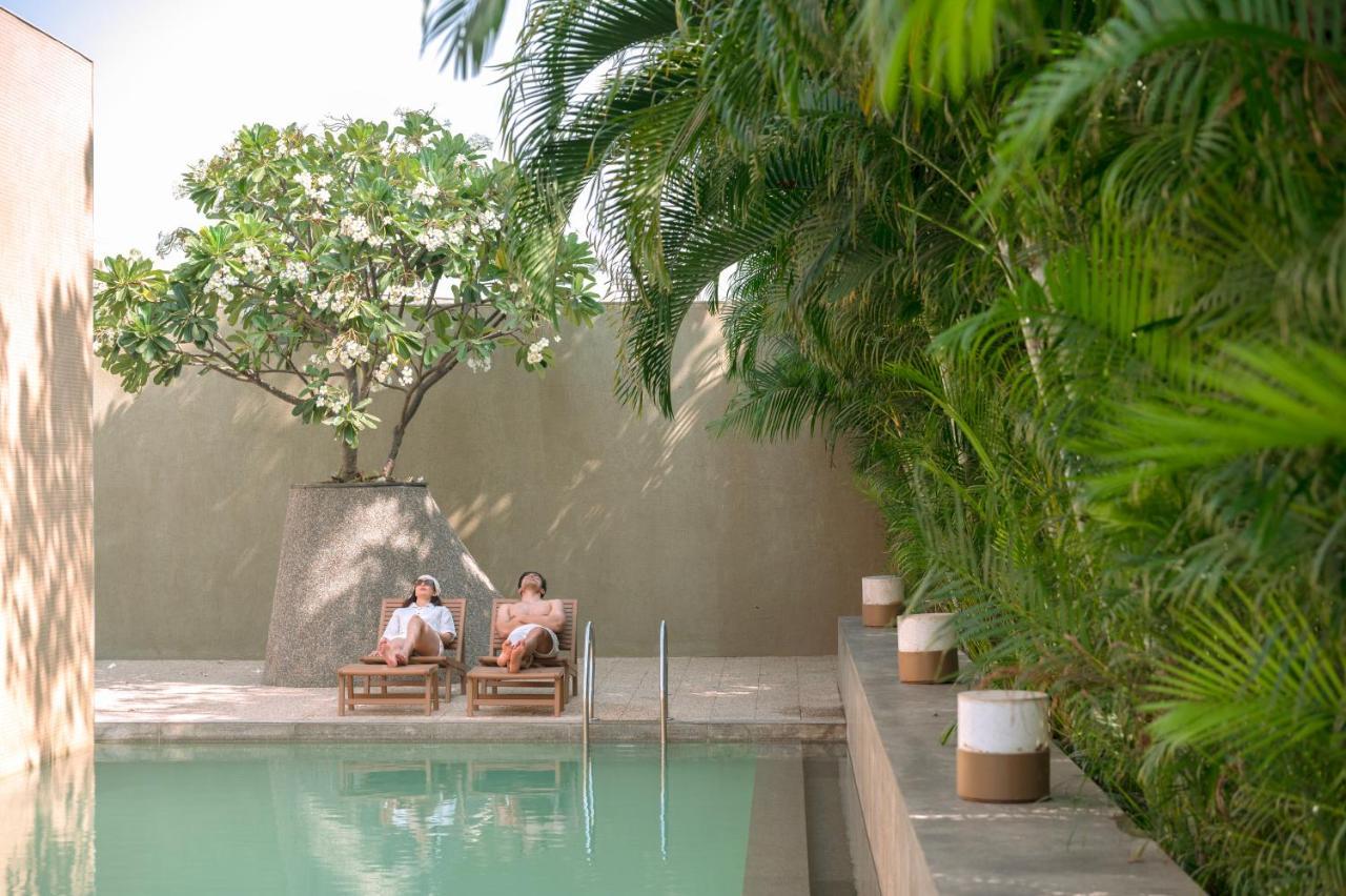 Life At Repose- Lake Villas Resort & Club Chor Warodra 외부 사진