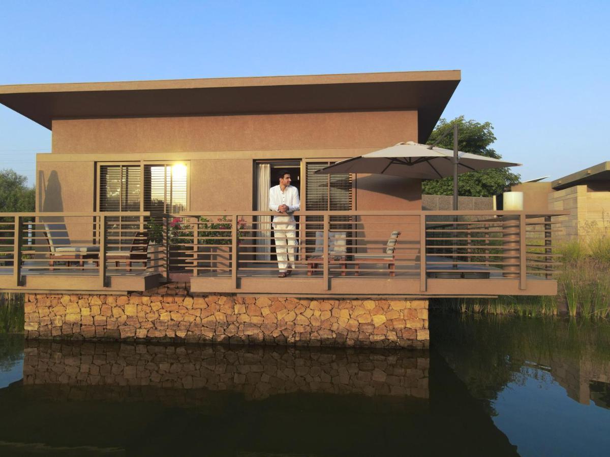 Life At Repose- Lake Villas Resort & Club Chor Warodra 외부 사진
