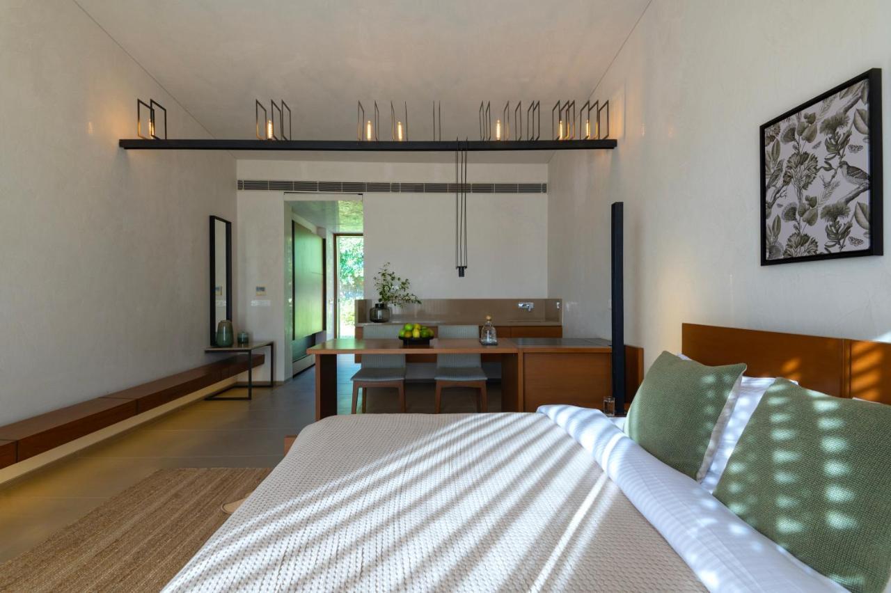 Life At Repose- Lake Villas Resort & Club Chor Warodra 외부 사진