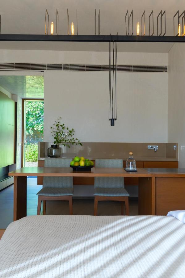 Life At Repose- Lake Villas Resort & Club Chor Warodra 외부 사진