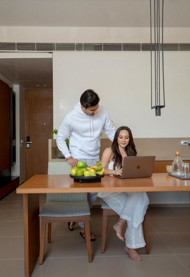 Life At Repose- Lake Villas Resort & Club Chor Warodra 외부 사진