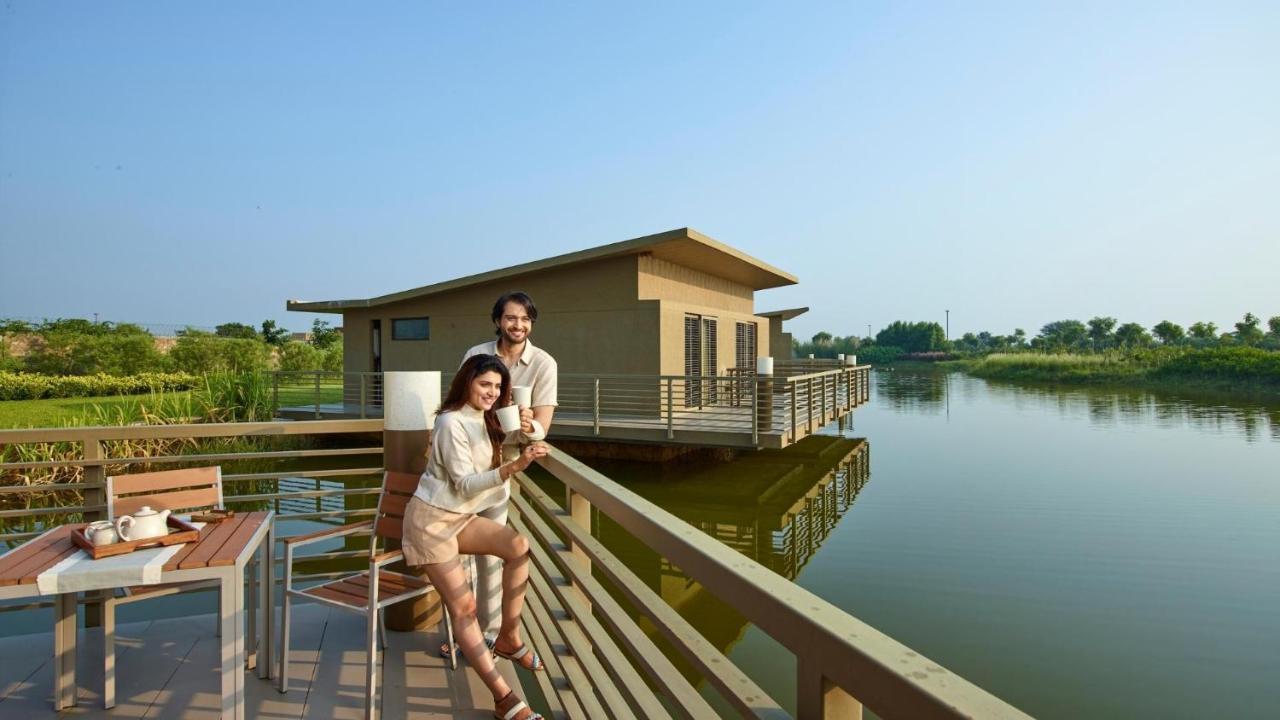Life At Repose- Lake Villas Resort & Club Chor Warodra 외부 사진
