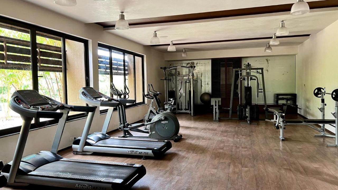 Life At Repose- Lake Villas Resort & Club Chor Warodra 외부 사진